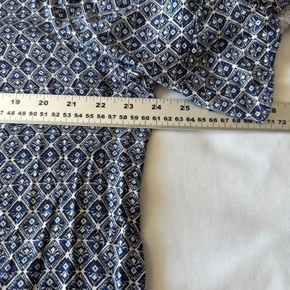 Old Navy Women's Aztec Print Short Sleeve Lace-Up-Yoke V-Neck Tunic Top Blue XL - Picture 10 of 13